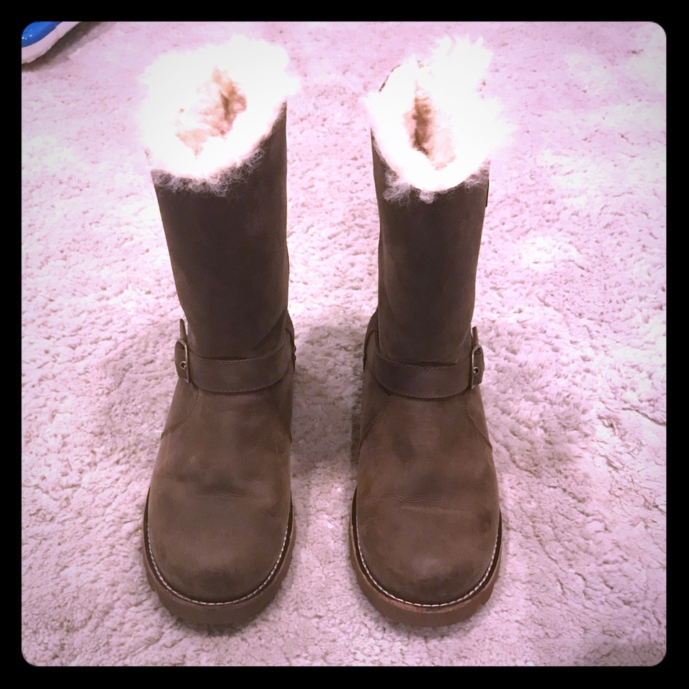 SOLD Ugg noira waterproof